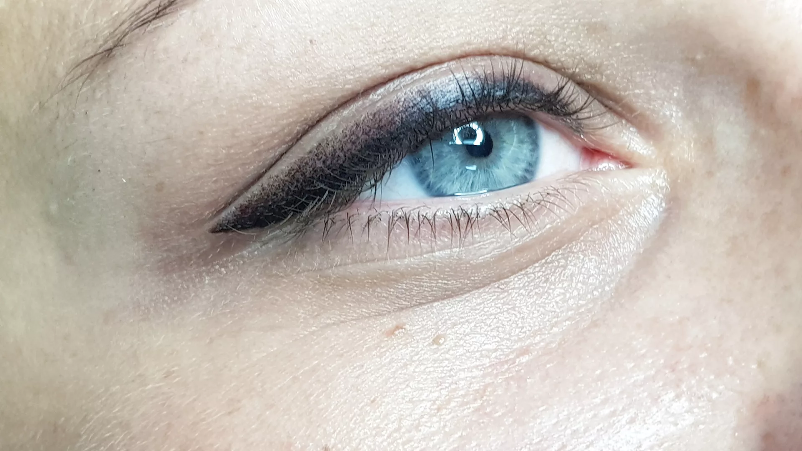 Brisbane's options for cosmetic eyeliner tattoo services